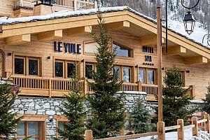 Fantastic slopeside hotel in Val d\'Isere. Photo: Le Yule